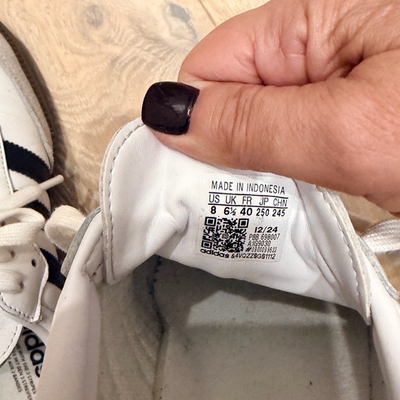 Adidas White and Black Samba Sneakers 8 Like New - Picture 5 of 5